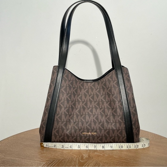 Michael Kors Large Leather Shoulder Tote Purse in Brown - Picture 5 of 6